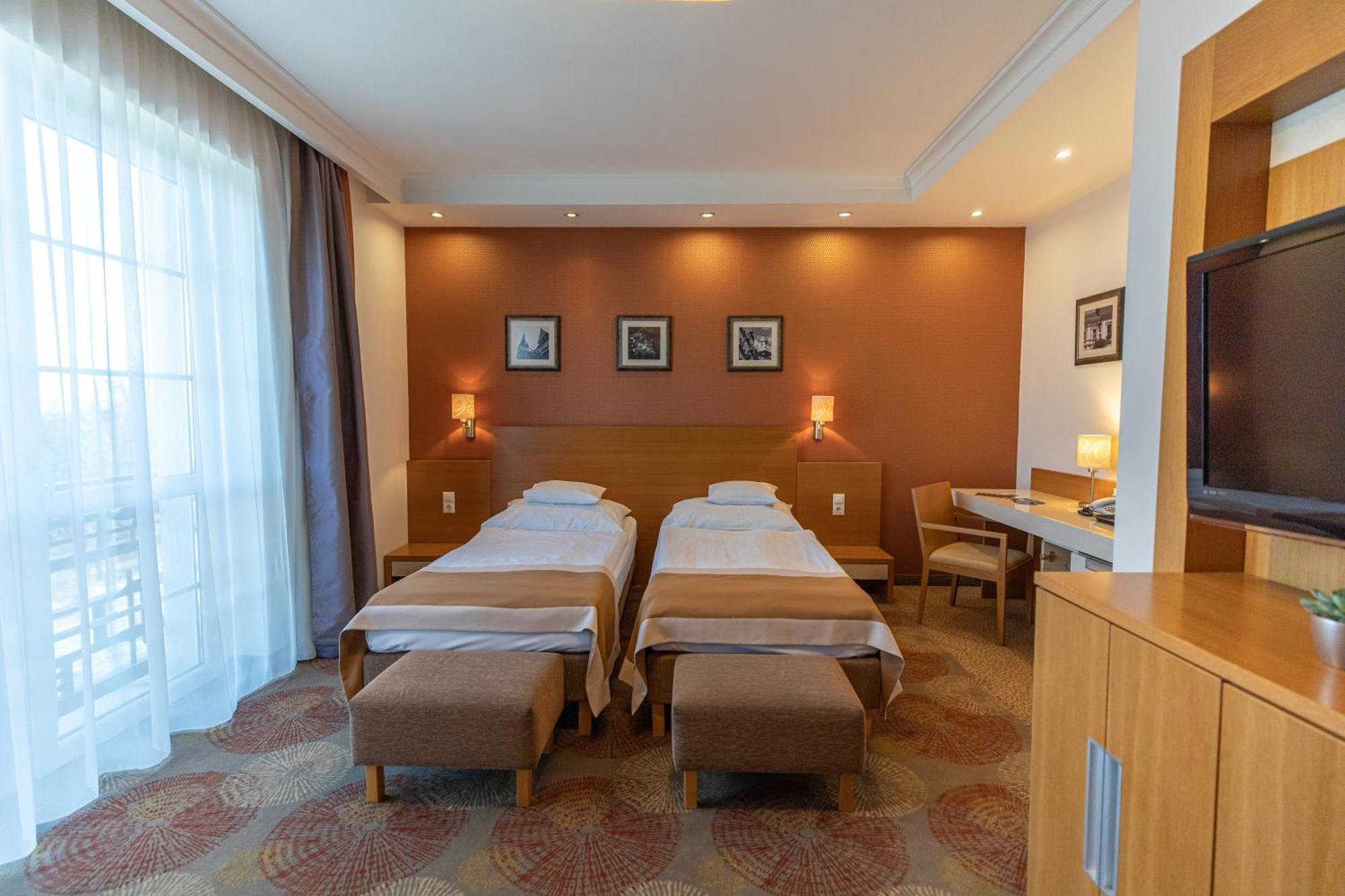City Hotel Miskolc Eksteriør billede