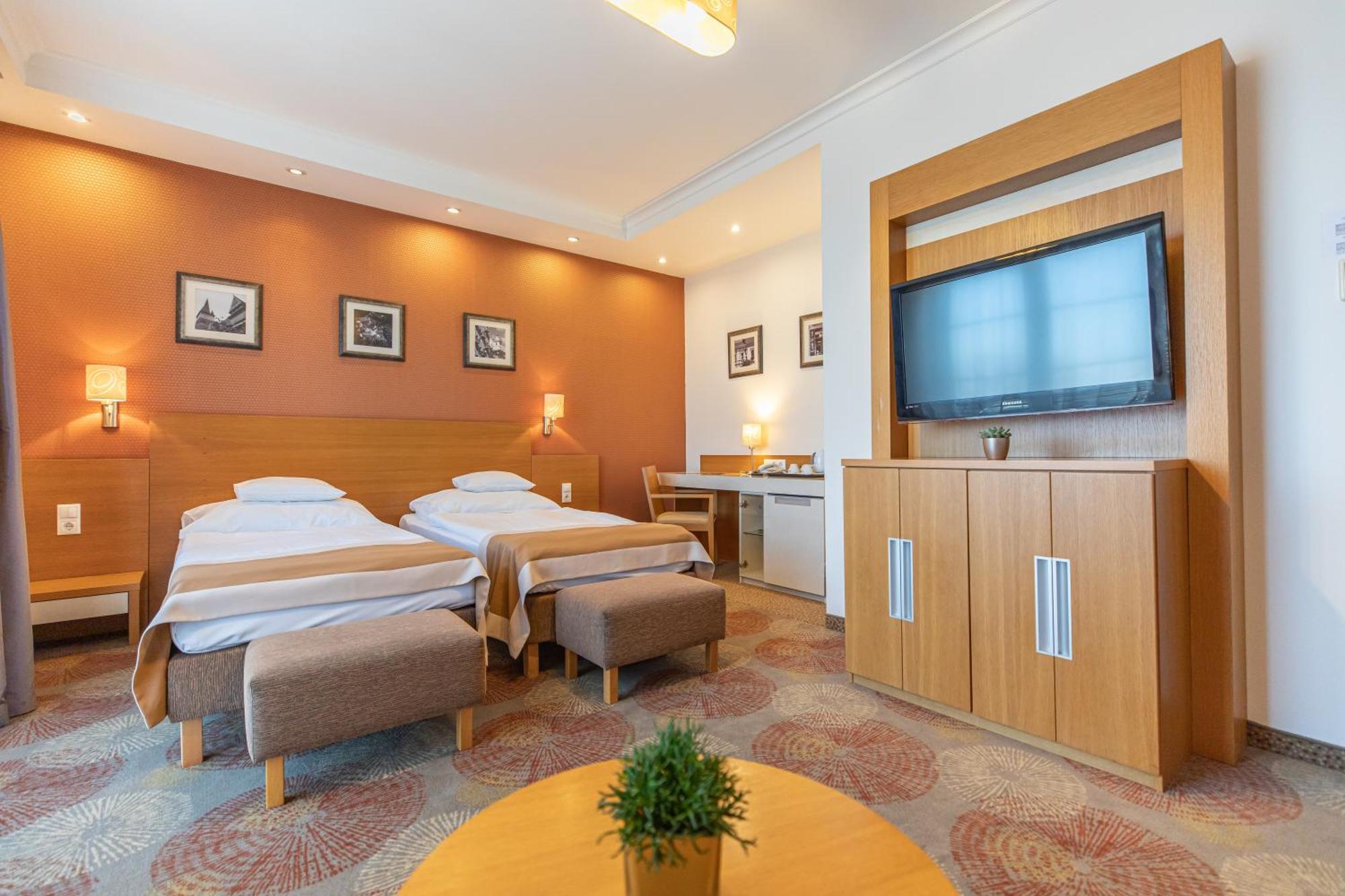 City Hotel Miskolc Eksteriør billede