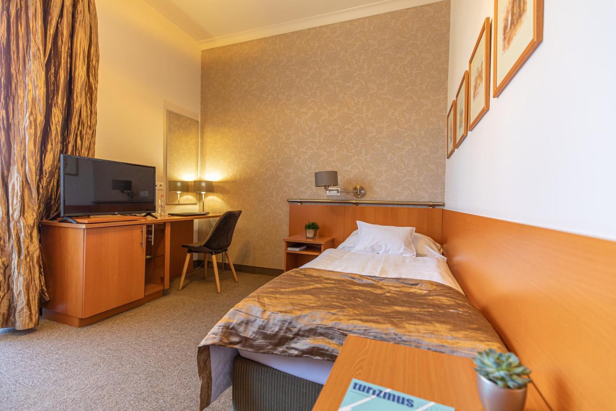 City Hotel Miskolc Eksteriør billede