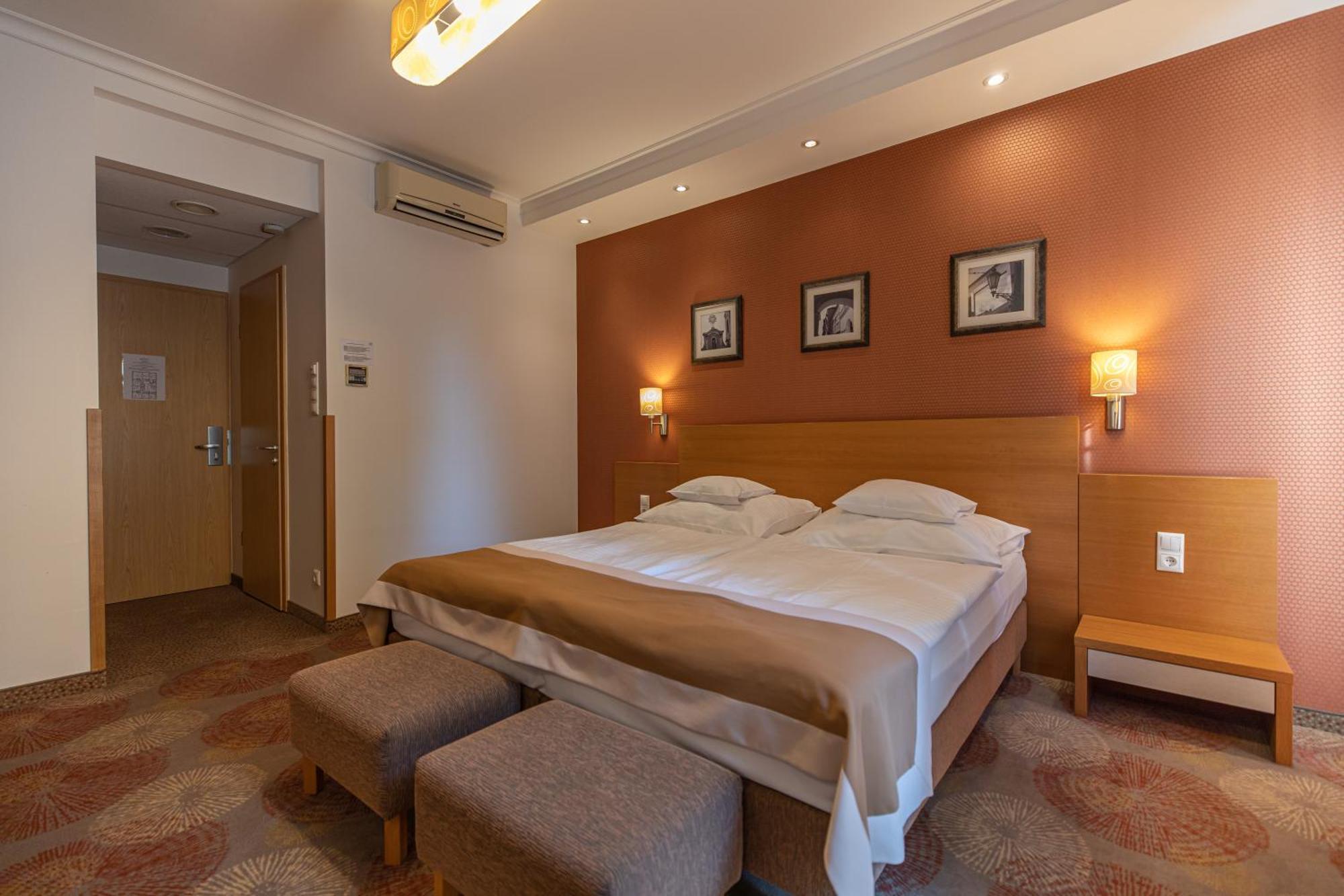 City Hotel Miskolc Eksteriør billede