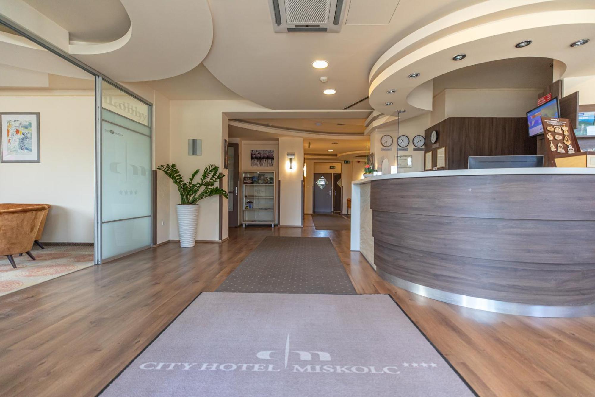 City Hotel Miskolc Eksteriør billede